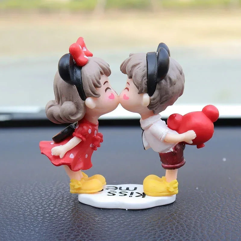 Valentine's Day Gift Cartoon Resin Couples Figurine Cute Lovers Balloon Ornament for Car Dashboard  Office Desktop Home Decor