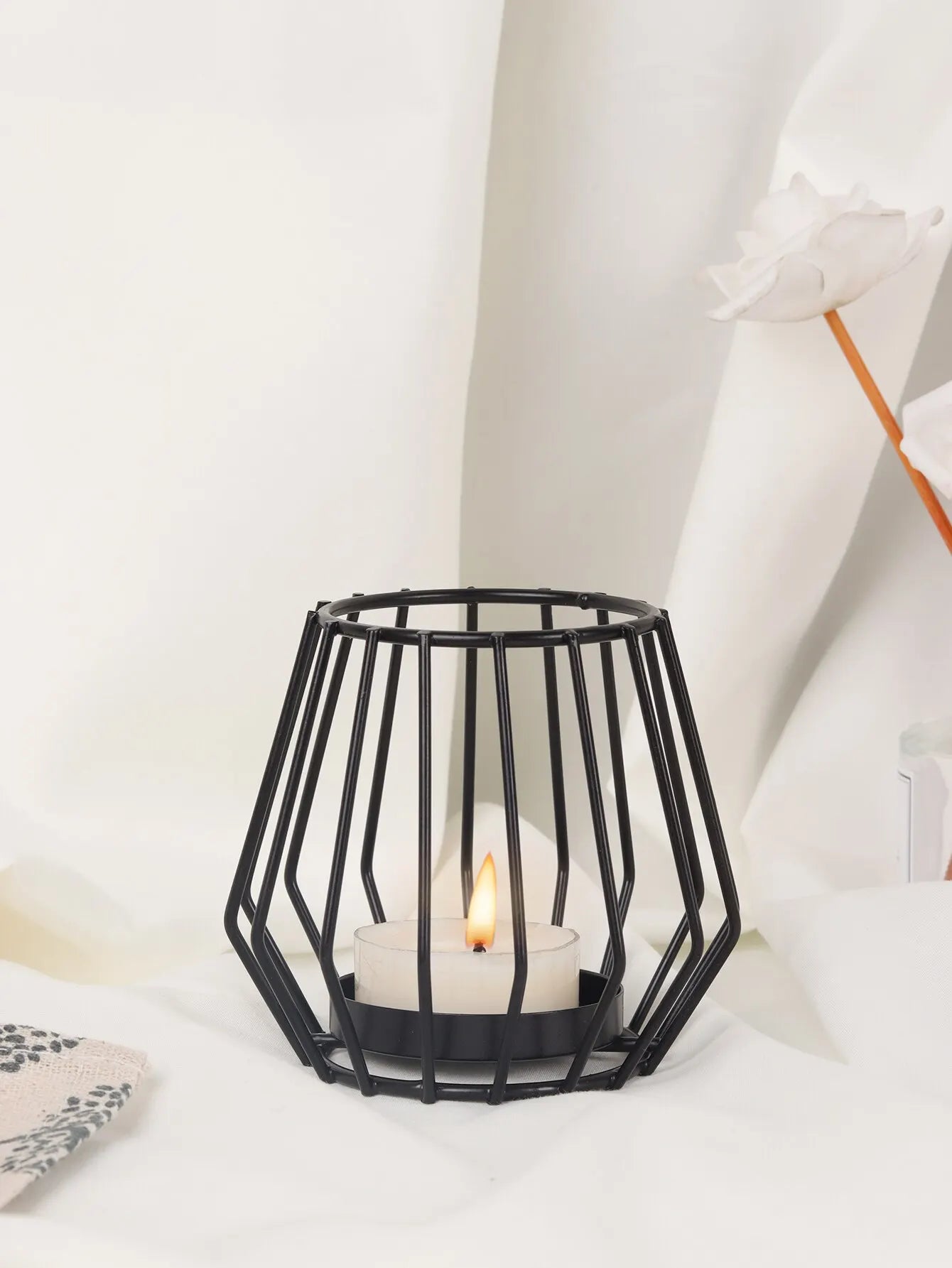 1pc Creative Nordic Iron Art Geometric Candlestick Indoor Decoration Aromatherapy Candle Holder Romantic Table Decoration