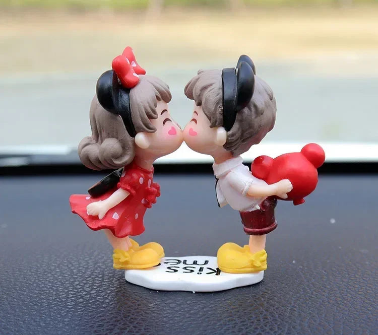 Valentine's Day Gift Cartoon Resin Couples Figurine Cute Lovers Balloon Ornament for Car Dashboard  Office Desktop Home Decor